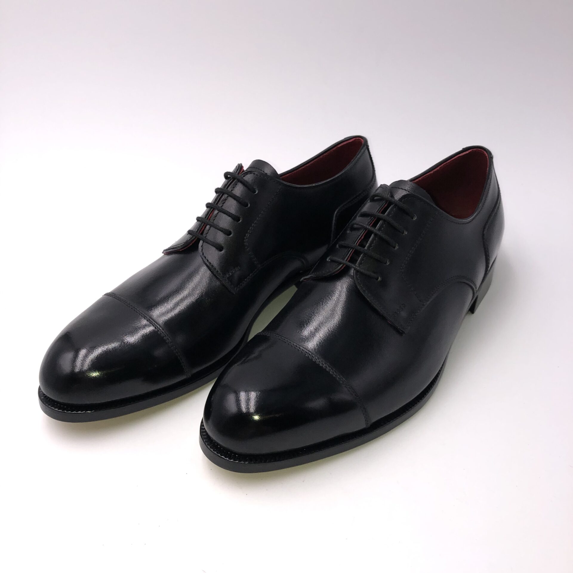 0101 Derby Kappe holzgen seitlich